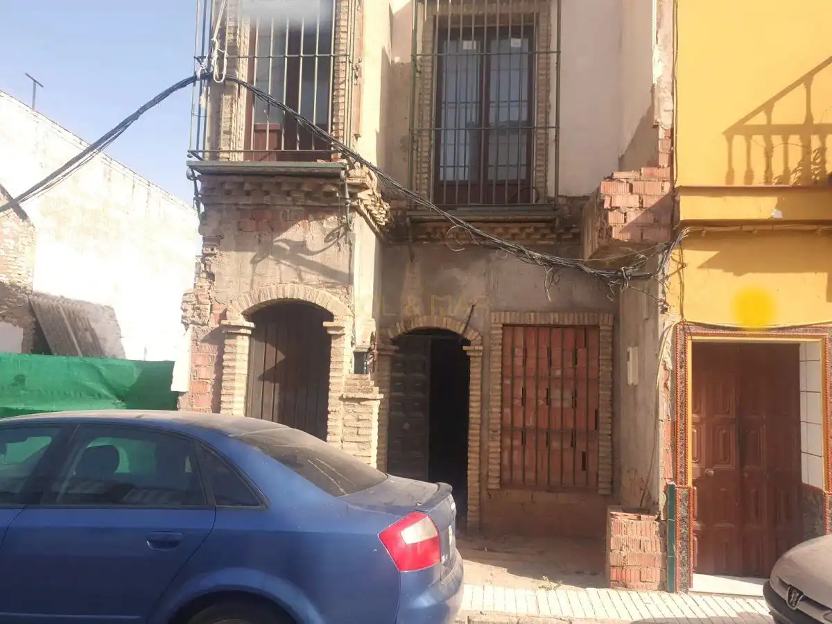 Casa con terraza en venta en Guillena pueblo
