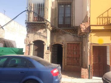 Casa amb balcó en venda a Guillena pueblo