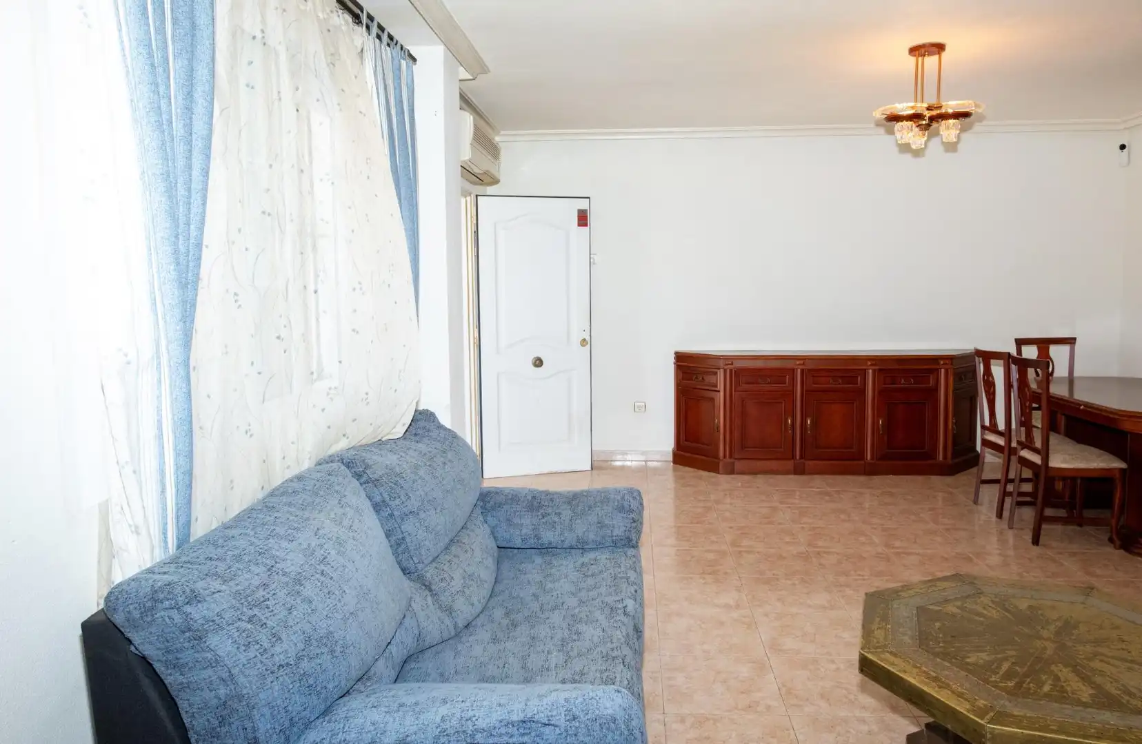 Sala de estar de Casa adosada en venta en Torrevieja con Aire acondicionado, Calefacción y Jardín privado