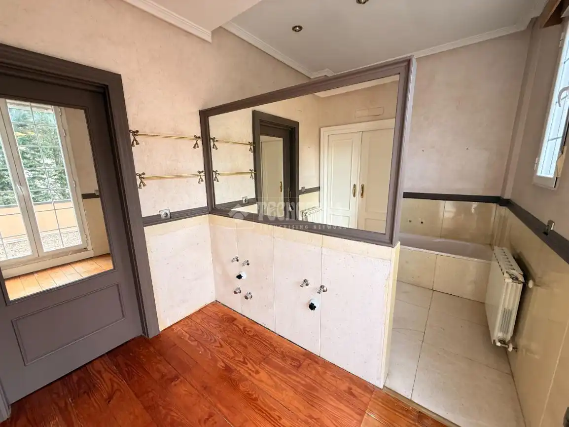 Bany de Casa o xalet en venda en Talavera de la Reina amb Aire condicionat, Calefacció i Parquet