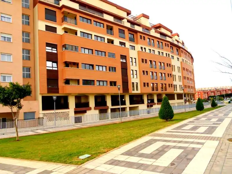 Piso con jardín en alquiler en Teatinos - Universidad