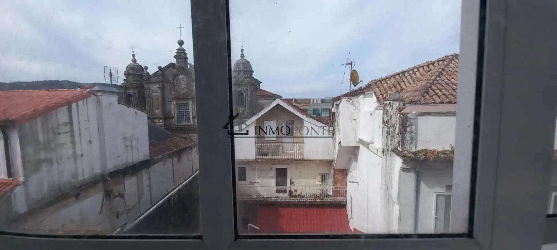 Vista exterior de Pis en venda en Pontevedra Capital 