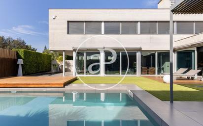 Swimming pool of House or chalet for sale in Sant Cugat del Vallès  with Air Conditioner, Swimming Pool and Balcony