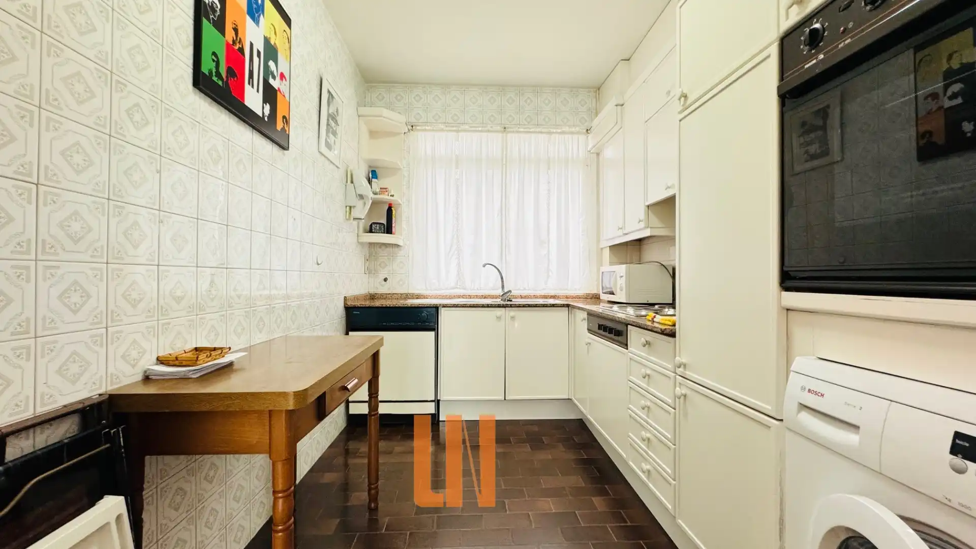 Kitchen of Flat for sale in A Coruña Capital   with Heating, Parquet flooring and Oven
