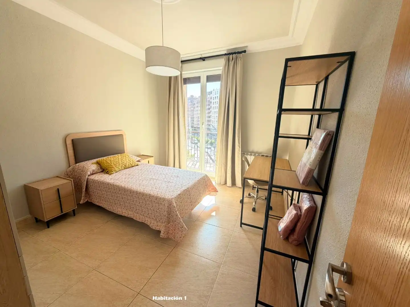 Habitación de Piso para compartir en  Logroño con Calefacción, Amueblado y Horno