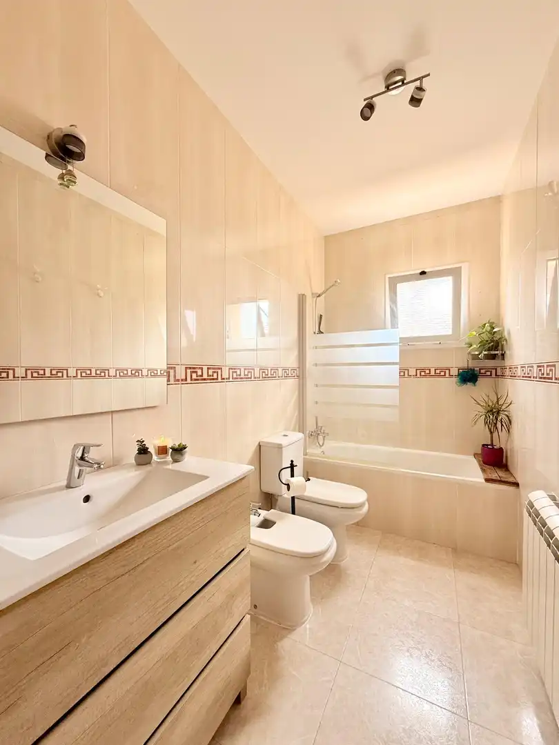 Baño de Casa adosada en venta en Calafell con Calefacción, Jardín privado y Terraza