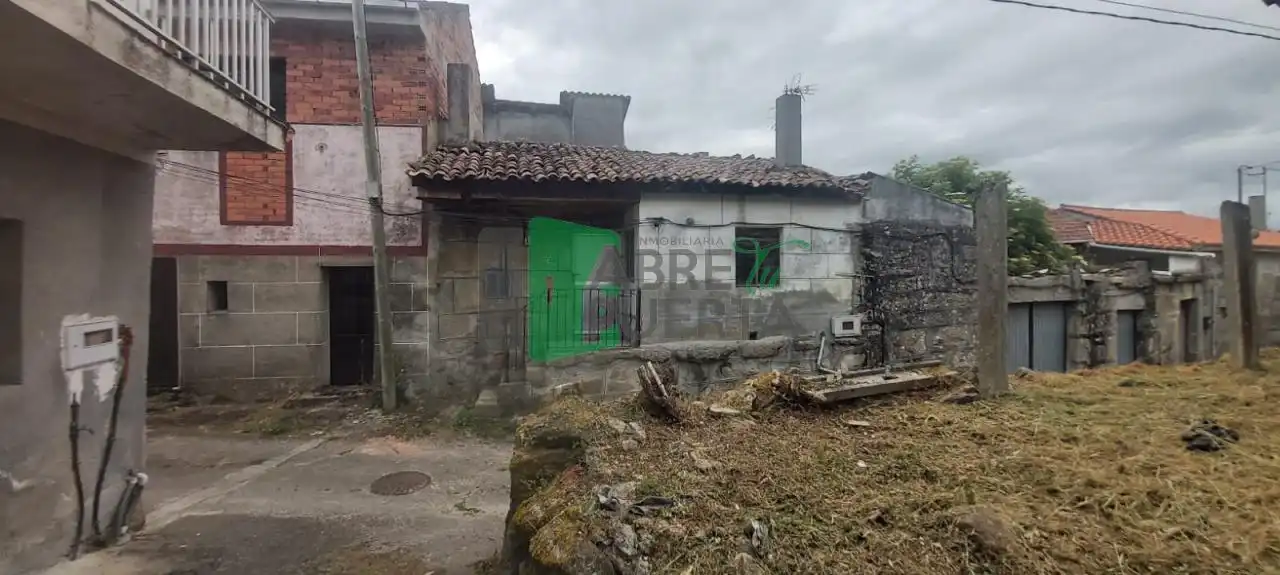 Vista exterior de Casa o chalet en venta en A Bola  con Calefacción, Jardín privado y Amueblado