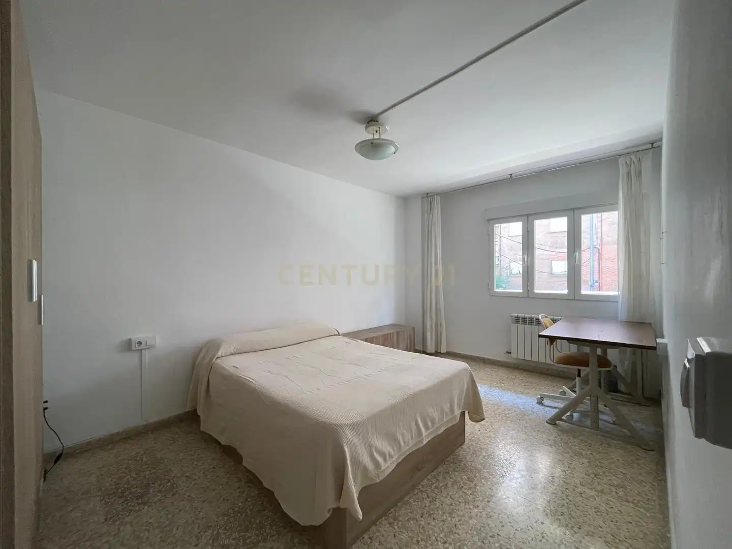 Habitación de Piso de alquiler en Granada con Lavadora, Microondas y TV