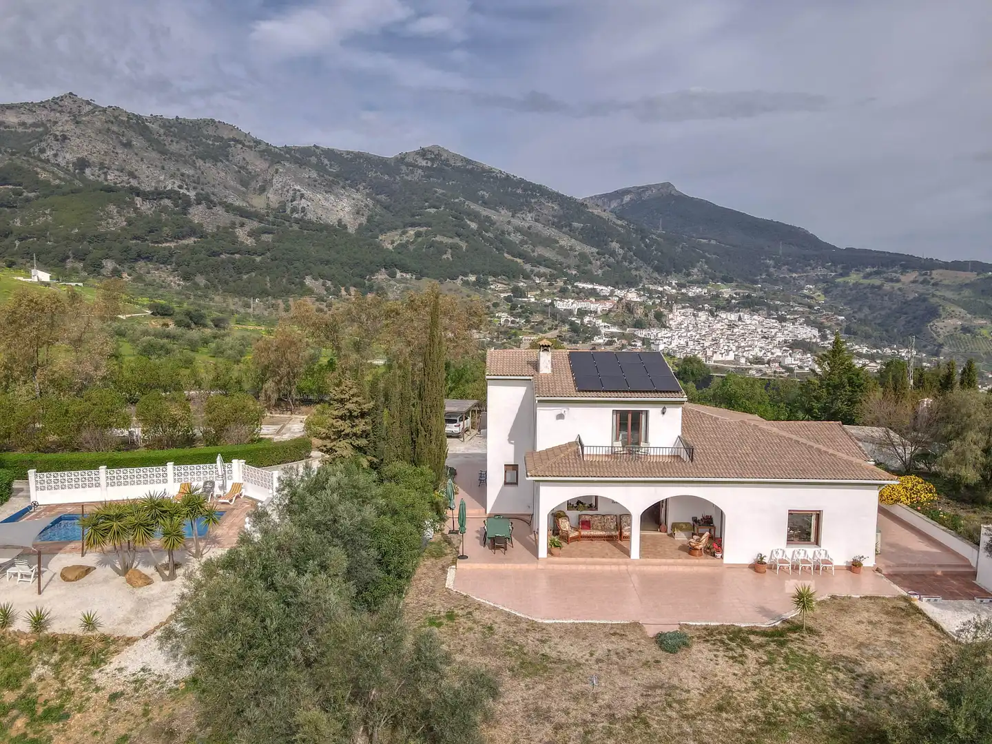 Vista exterior de Casa o chalet en venta en Casarabonela con Aire acondicionado, Jardín privado y Piscina