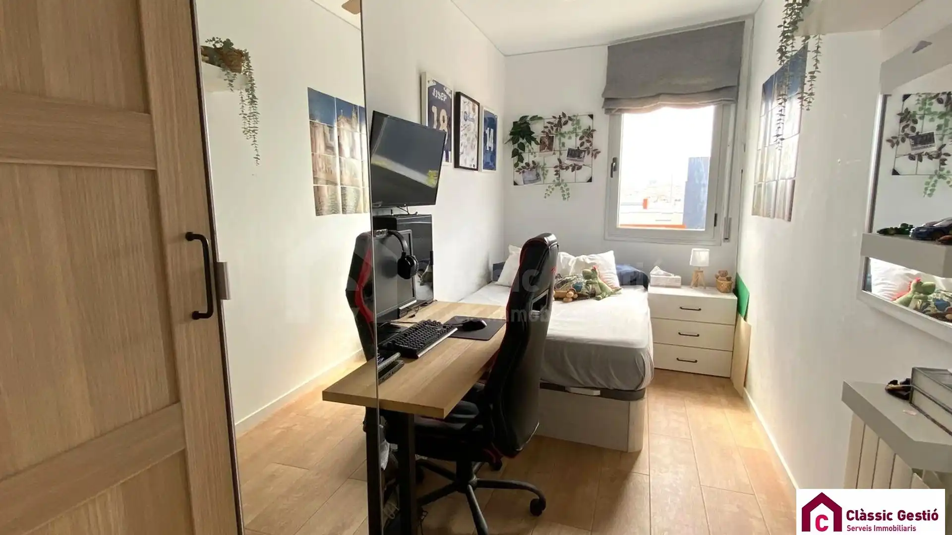 Bedroom of Flat for sale in Terrassa  with Air Conditioner, Heating and Balcony