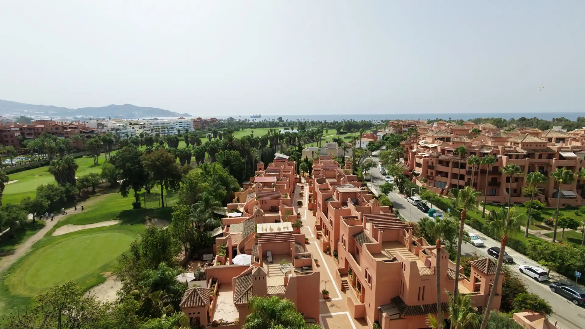 Vista exterior de Casa o xalet en venda en Motril amb Aire condicionat, Calefacció i Jardí privat
