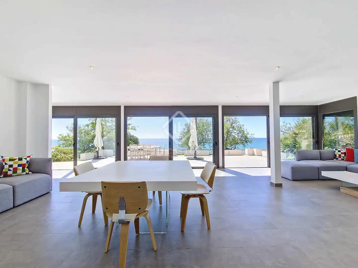 Menjador de Casa o xalet de lloguer en Vilanova i la Geltrú amb Aire condicionat, Jardí privat i Terrassa