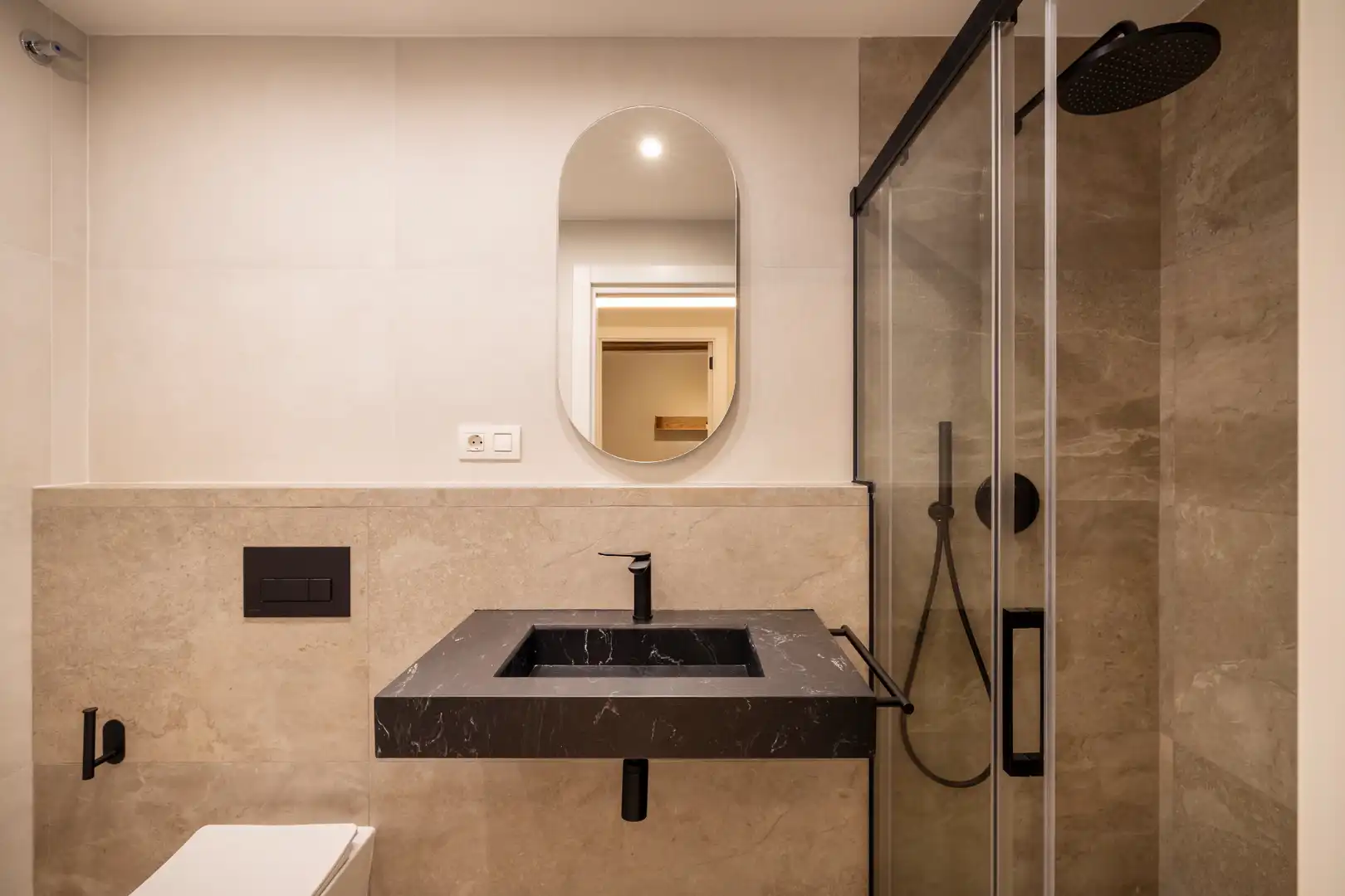 Bany de Apartament de lloguer en Barcelona amb Aire condicionat, Calefacció i Parquet