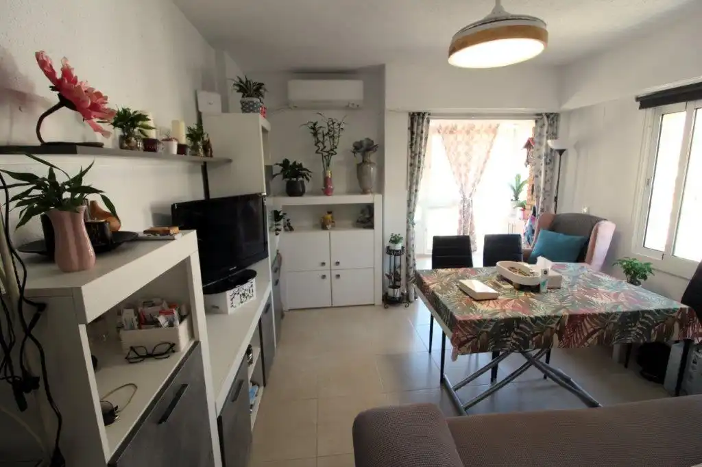 Sala de estar de Apartamento en venta en Benalmádena con Aire acondicionado, Terraza y Amueblado