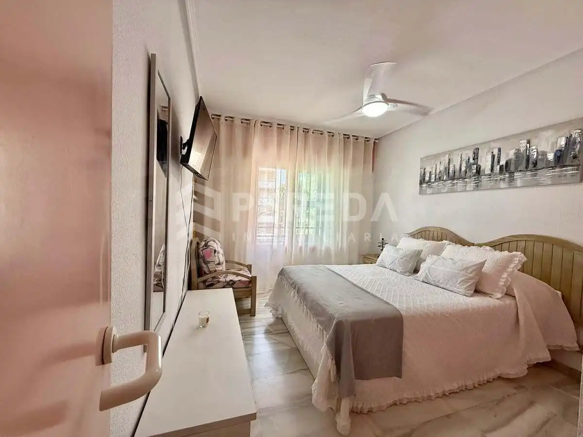 Habitación de Apartamento en venta en Roquetas de Mar con Aire acondicionado, Terraza y Amueblado