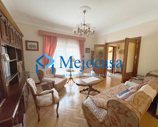 Living room of Single-family semi-detached for sale in  Madrid Capital  with Air Conditioner, Heating and Parquet flooring