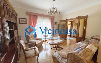 Living room of Single-family semi-detached for sale in  Madrid Capital  with Air Conditioner, Heating and Parquet flooring