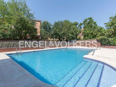 Flat with pool for sale in Hortaleza