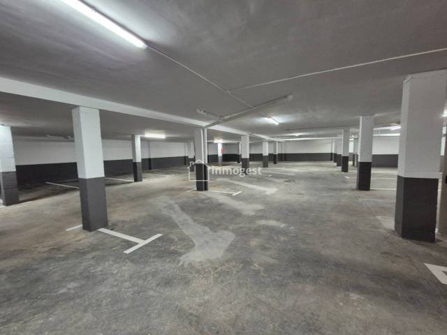 Garaje en Venta en Calle sant medir en Taialà - Germans Sabat