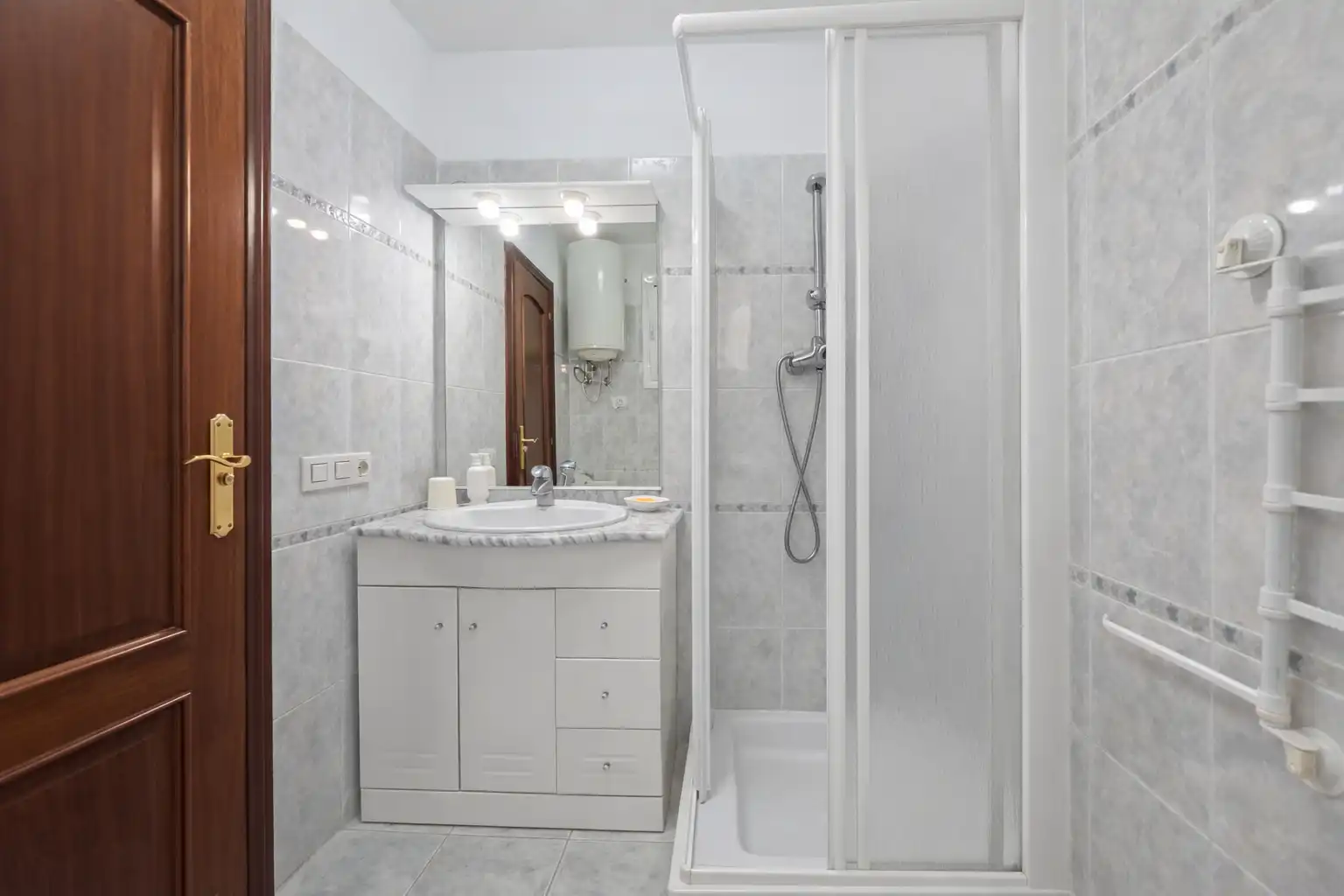 Baño de Apartamento en venta en Arona con Terraza, Amueblado y Horno