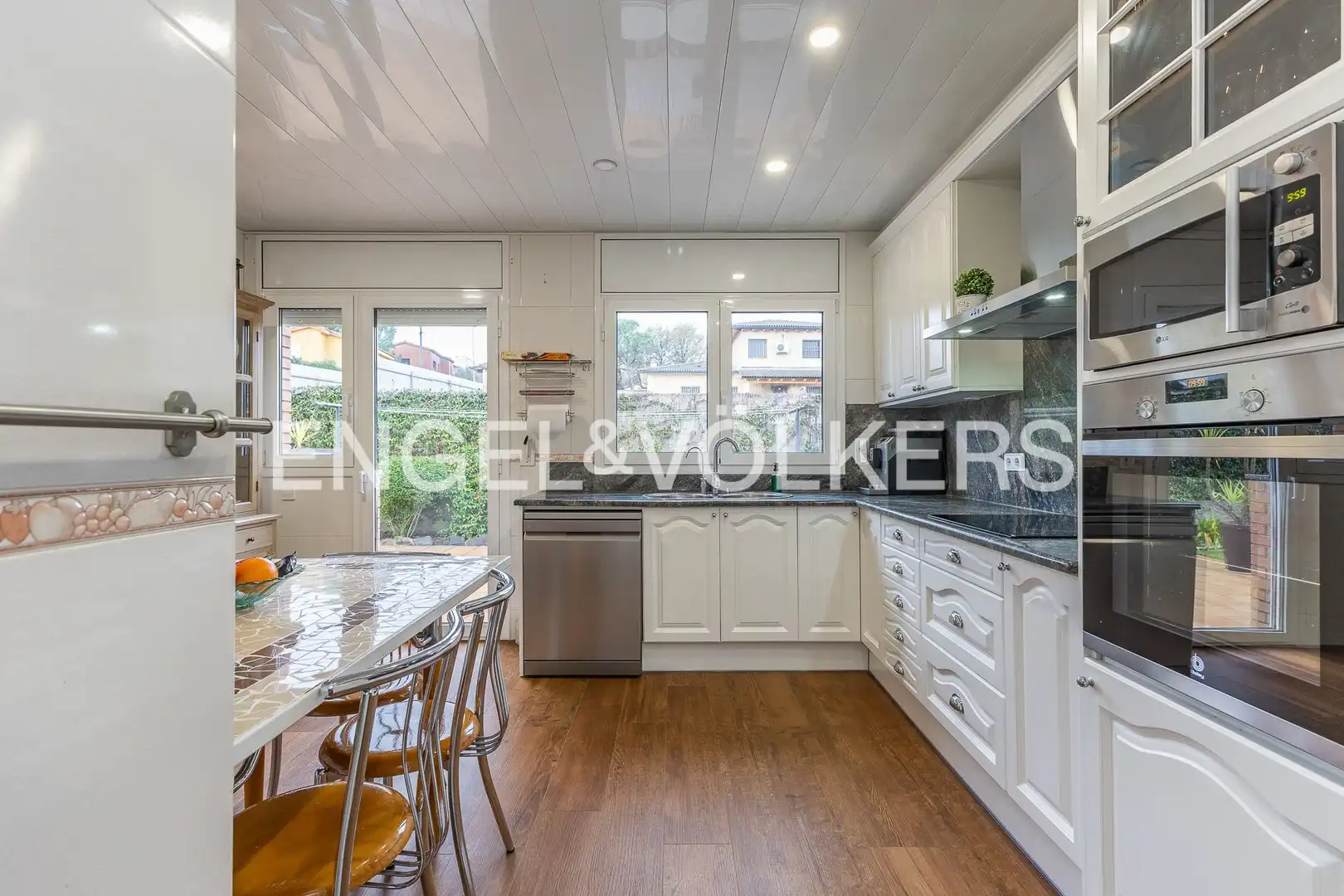 Cocina de Casa o chalet en venta en Castellar del Vallès con Aire acondicionado, Calefacción y Jardín privado