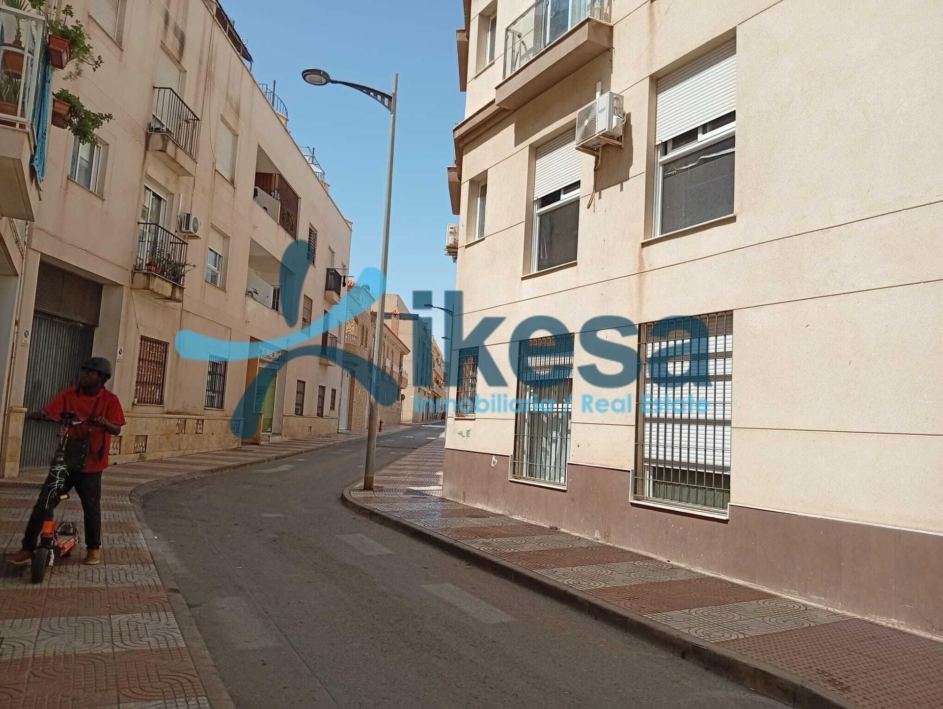 Vista exterior de Pis en venda en Roquetas de Mar