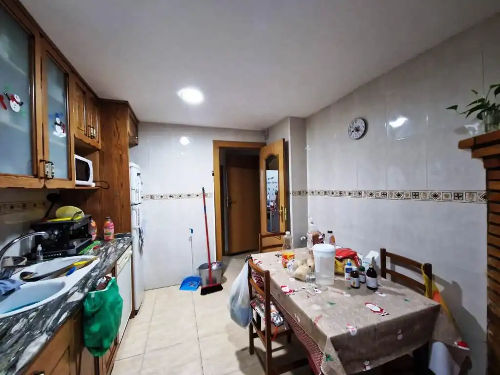 Cuina de Casa o xalet en venda en Binéfar amb Calefacció, Terrassa i Traster