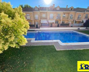 Swimming pool of Single-family semi-detached for sale in Cuenca Capital  with Swimming Pool