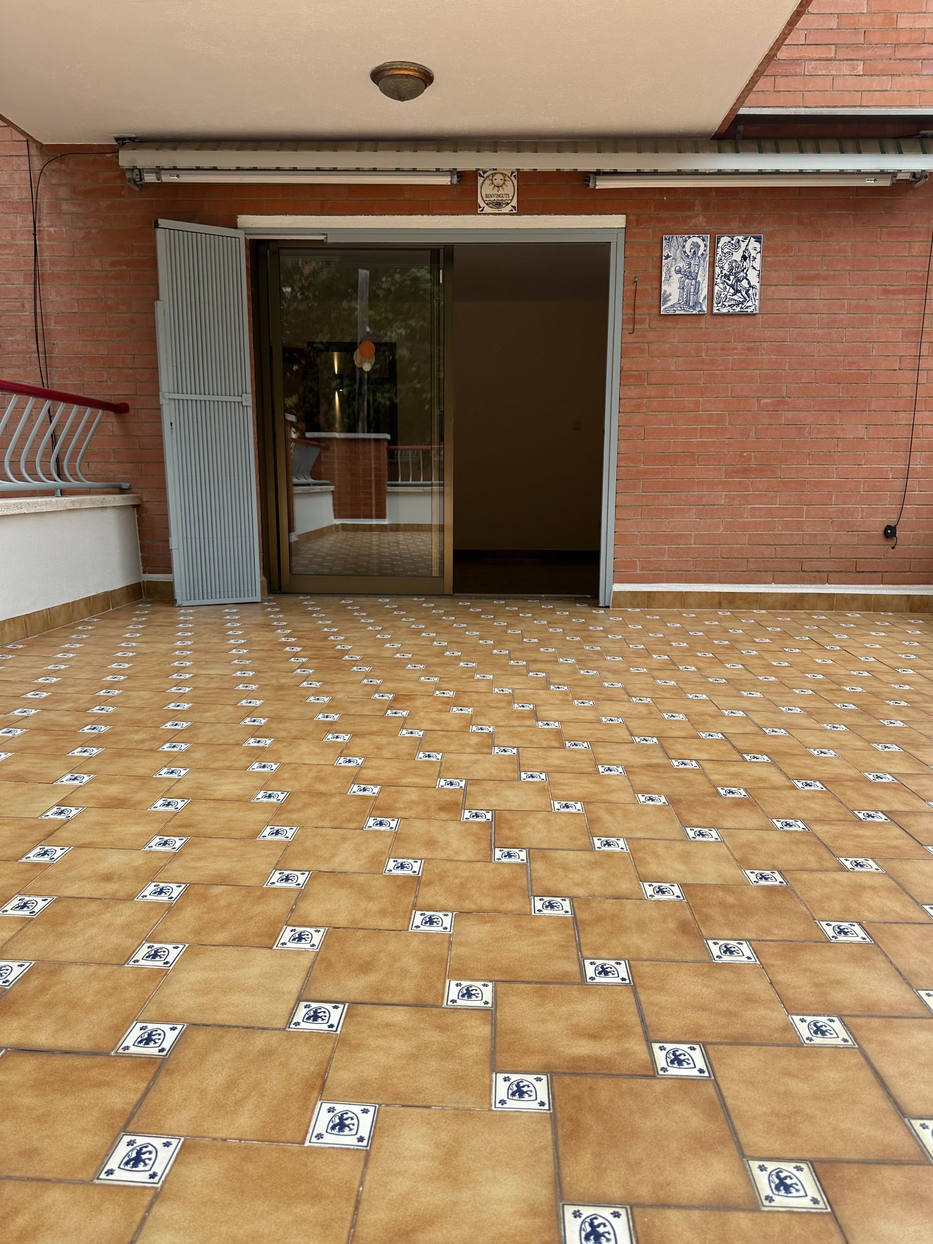 Exterior view of Flat for sale in Santa Coloma de Gramenet