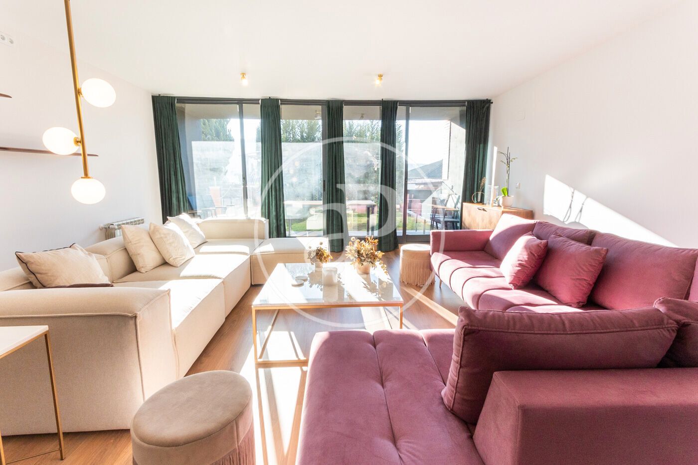 Sala d'estar de Casa adosada en venda en Chiva amb Aire condicionat, Calefacció i Jardí privat