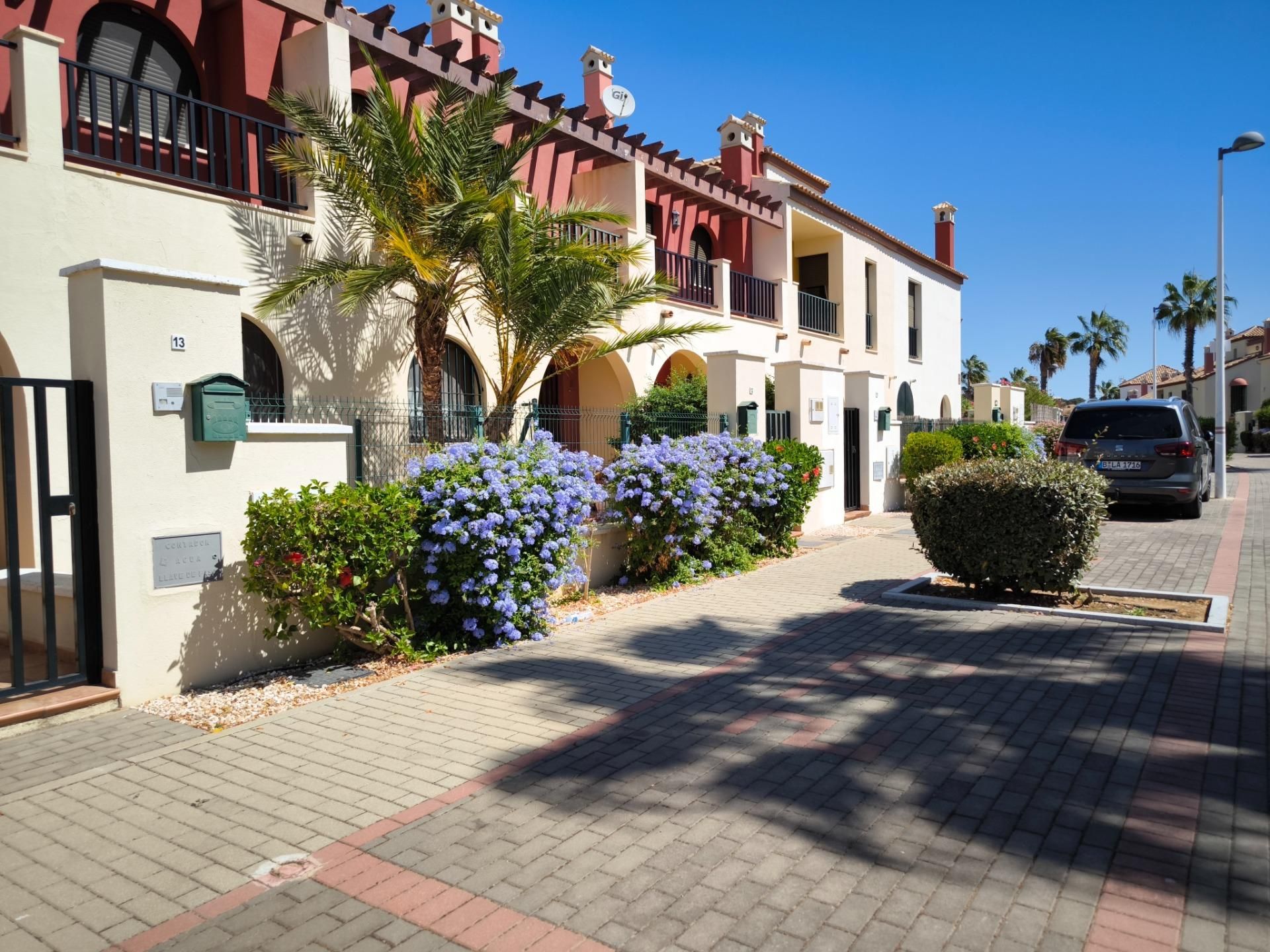 Vista exterior de Casa adosada en venda en Ayamonte amb Aire condicionat, Jardí privat i Terrassa