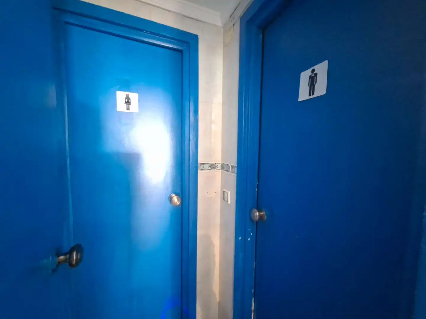 Badezimmer von Geschaftsraum zur Miete in Algarrobo mit Möbliert