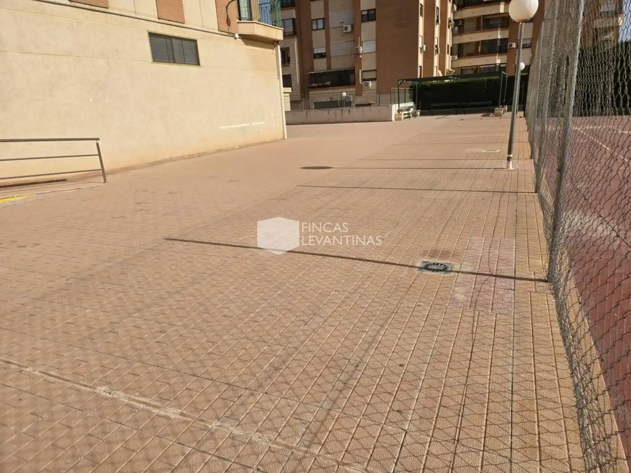 Aparcament de Pis en venda en San Vicente del Raspeig / Sant Vicent del Raspeig amb Moblat, Balcó i Piscina comunitària