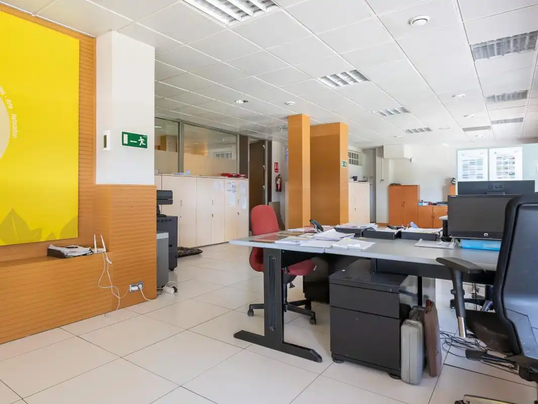 Commercial properties for rent in Pozuelo de Alarcón  with Air Conditioner and Heating