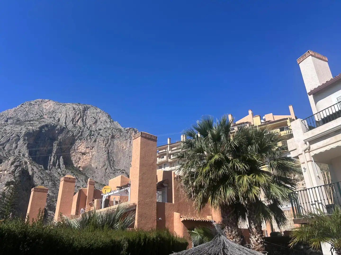 Außenansicht von Einfamilien-Reihenhaus zum Verkauf in Altea mit Klimaanlage, Heizung und Privatgarten