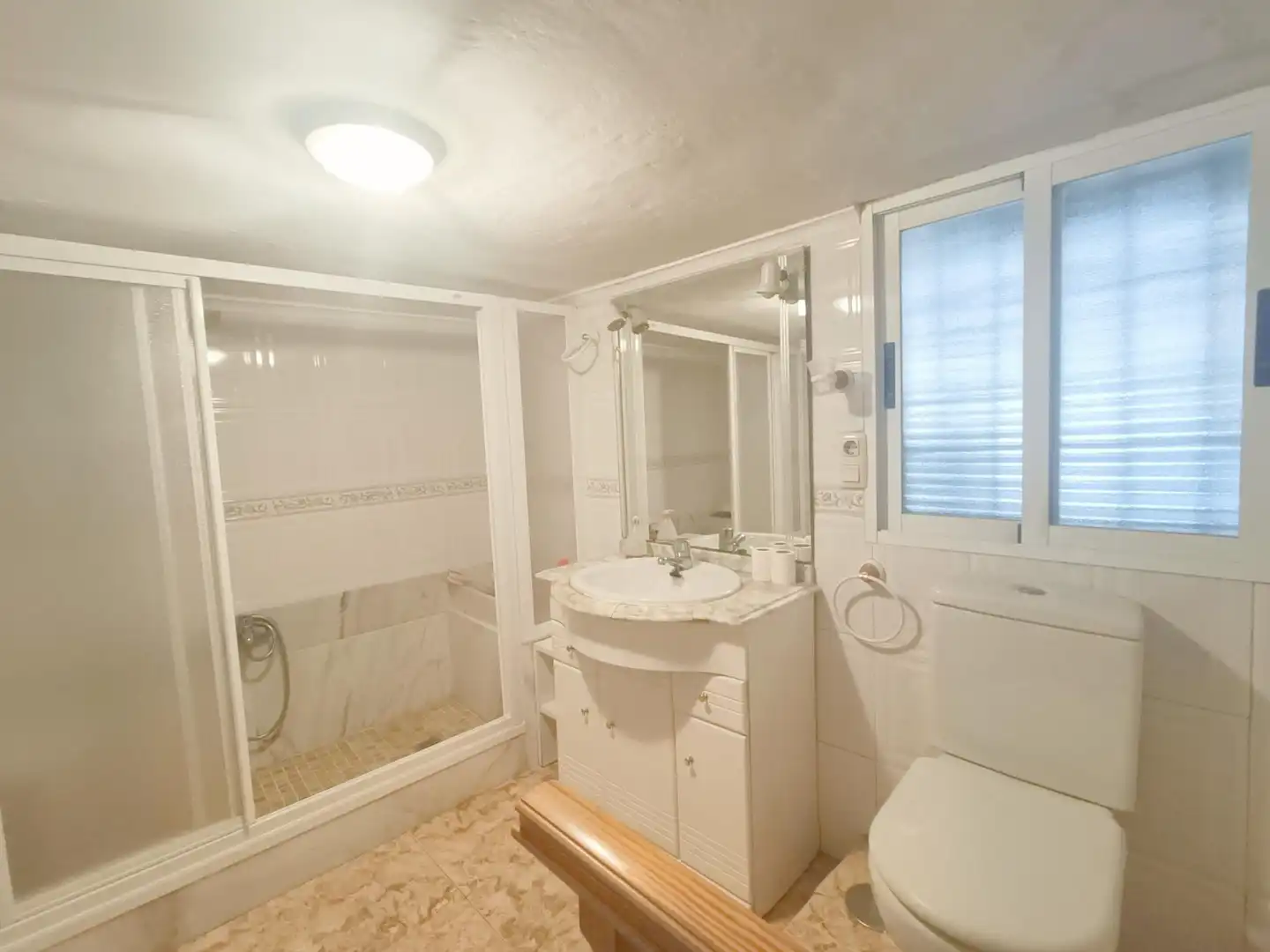 Baño de Casa adosada en venta en Villarta de San Juan con Calefacción, Terraza y Balcón
