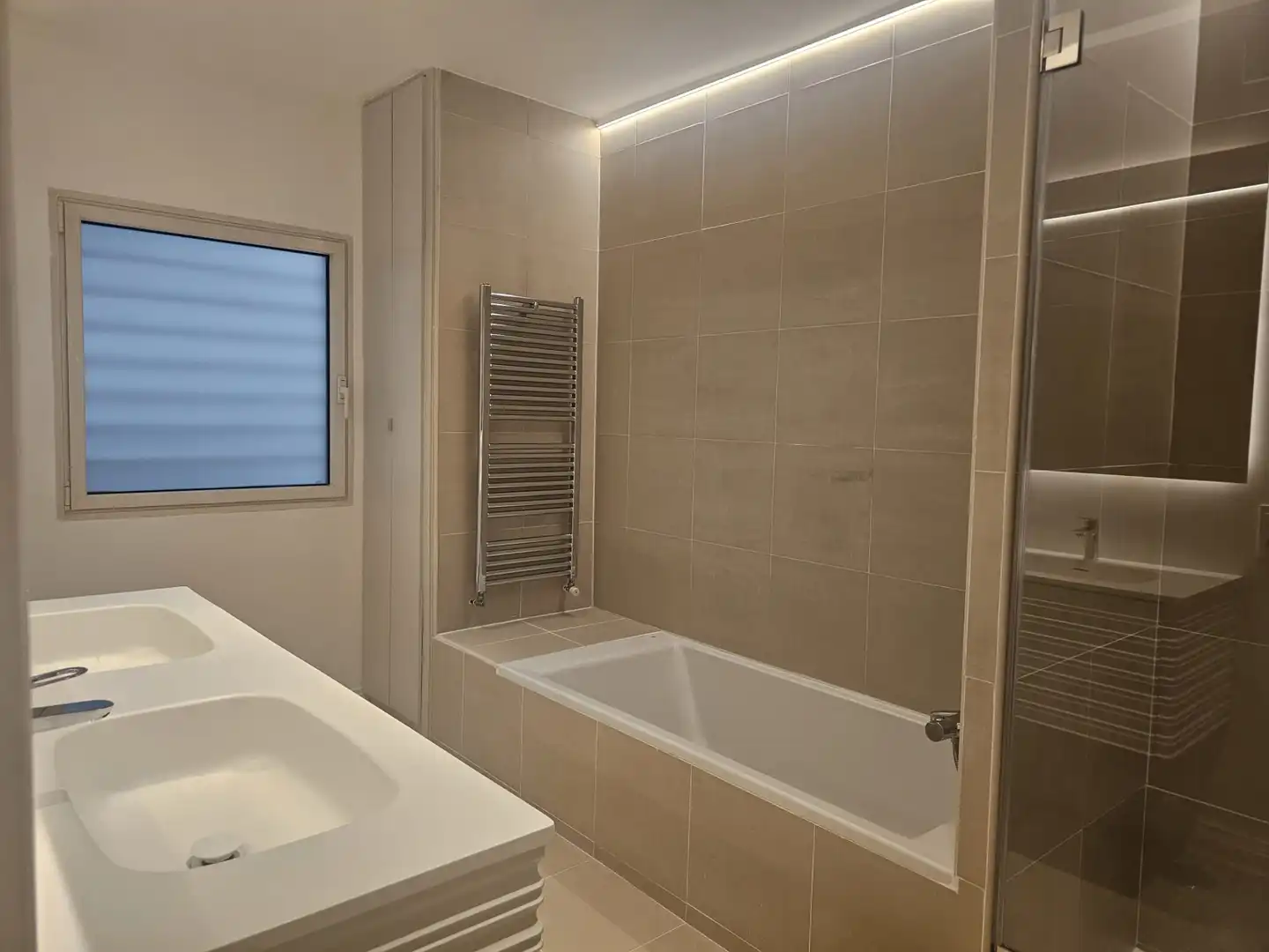 Badezimmer von Wohnung zur Miete in Madrid mit Klimaanlage, Heizung und Parkett