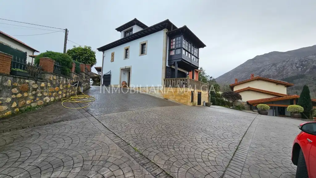 Vista exterior de Casa o chalet en venta en Colunga con Calefacción, Jardín privado y Parquet