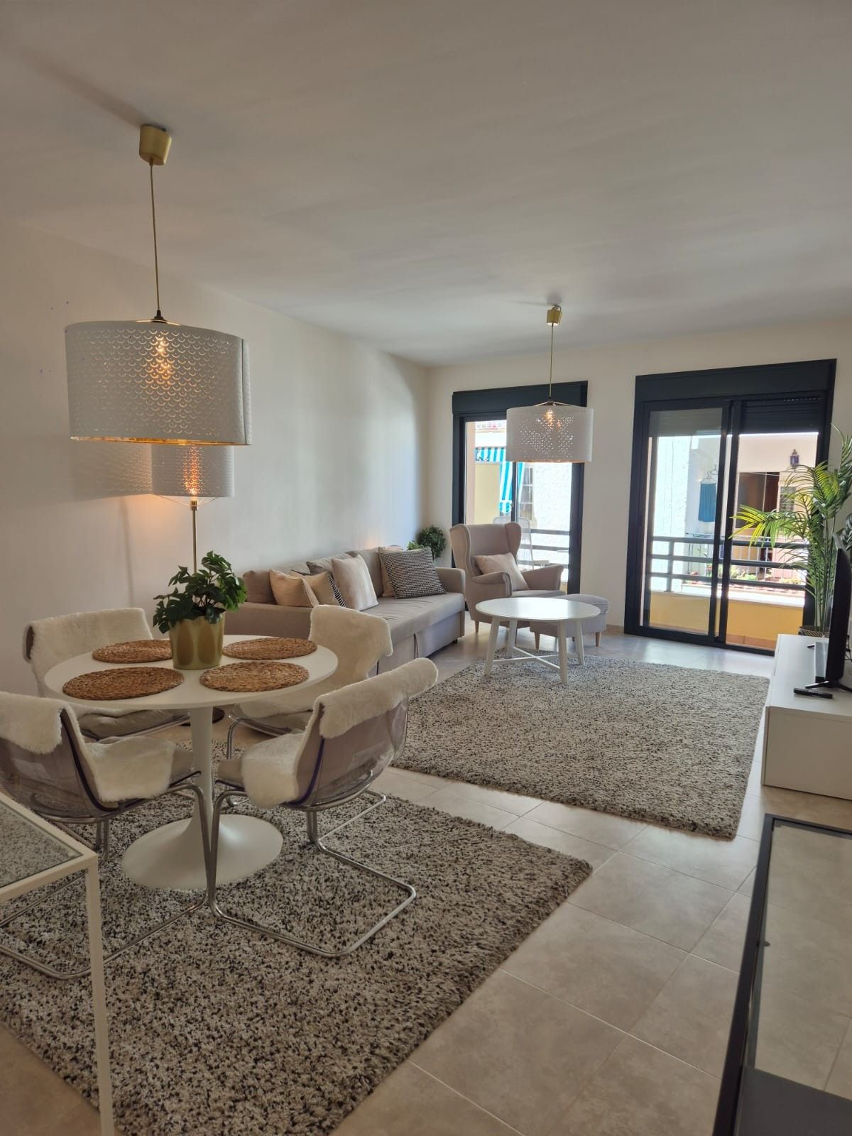 Living room of Apartment to rent in Marbella  with Air Conditioner, Terrace and Furnished