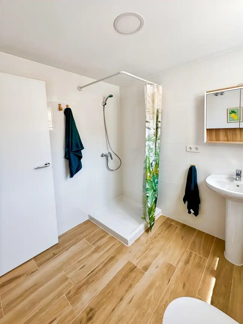 Bathroom of Flat for sale in Benidorm  with Heating, Furnished and Balcony