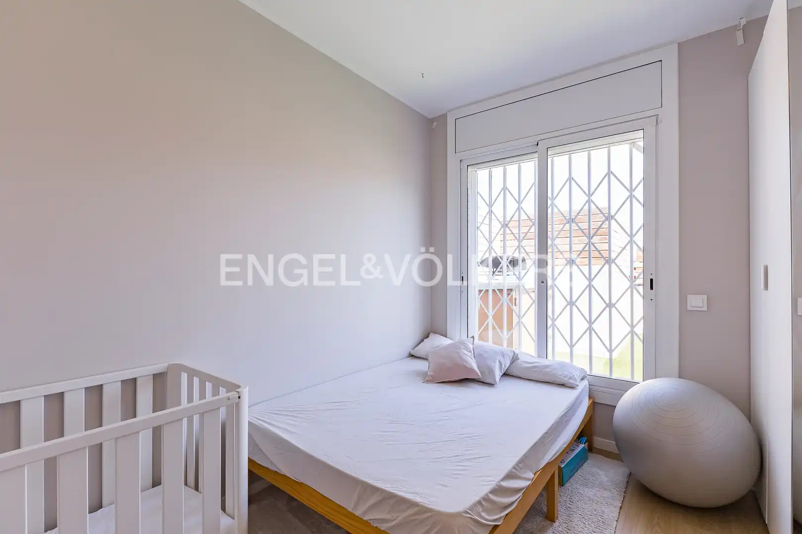 Bedroom of Attic for sale in Barcelona  with Air Conditioner, Heating and Private garden