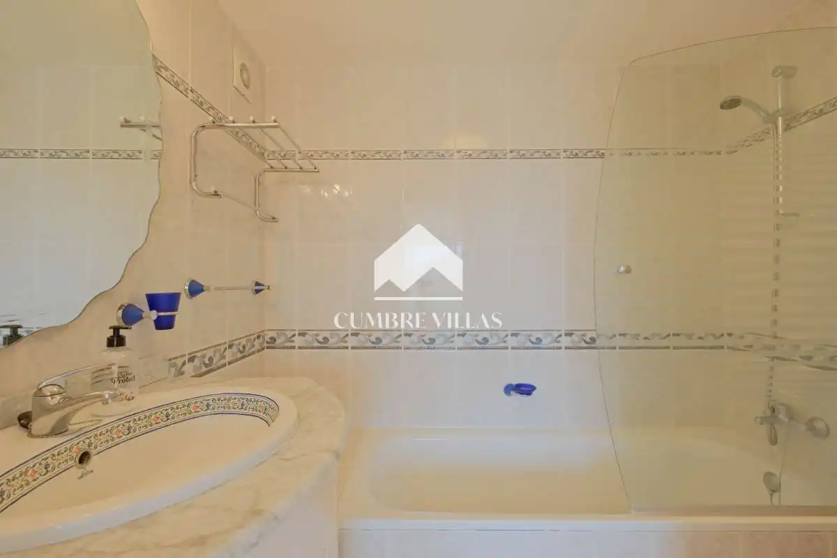 Bathroom of Houses for sale in Almuñécar