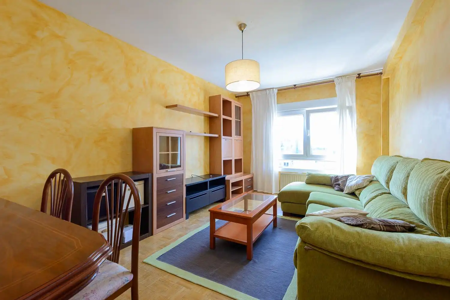 Sala de estar de Piso en venta en Siero con Calefacción, Trastero y Amueblado
