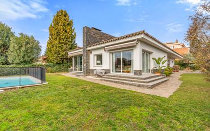 Exterior view of House or chalet for sale in Sant Cugat del Vallès  with Air Conditioner, Heating and Storage room