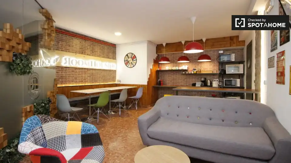 Flat for share in Barcelona  with Air Conditioner, Heating and Furnished