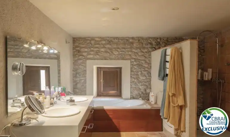 Bany de Casa o xalet en venda en Sant Miquel de Fluvià amb Aire condicionat, Calefacció i Terrassa