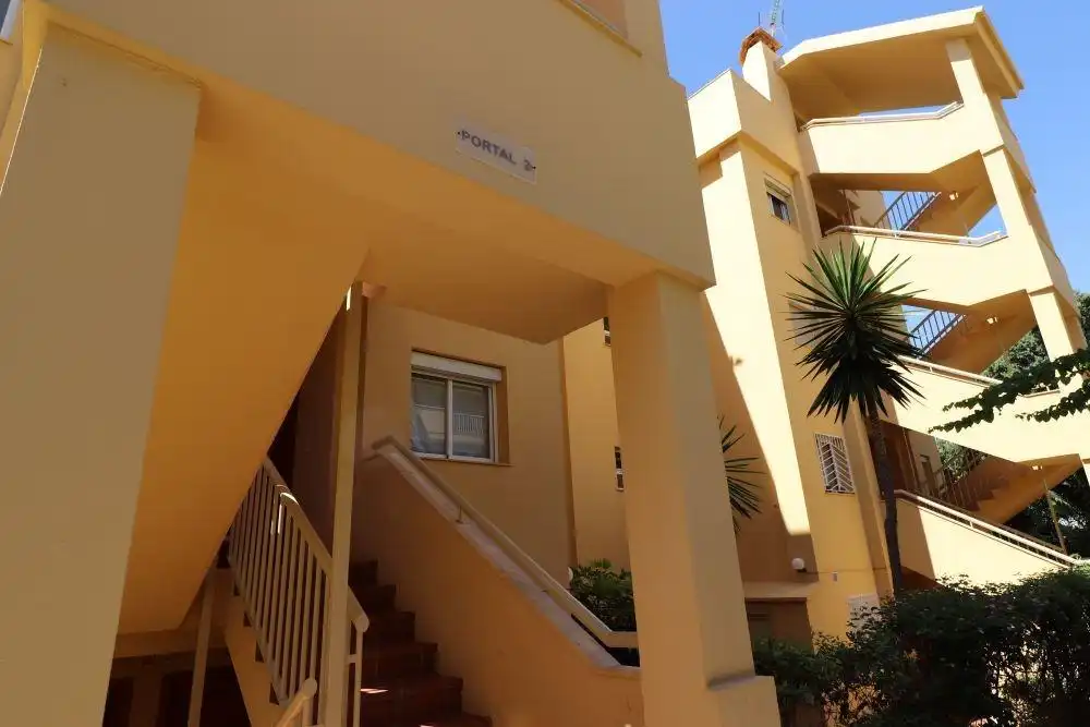 Außenansicht von Wohnung zur Miete in Mijas mit Klimaanlage, Heizung und Privatgarten