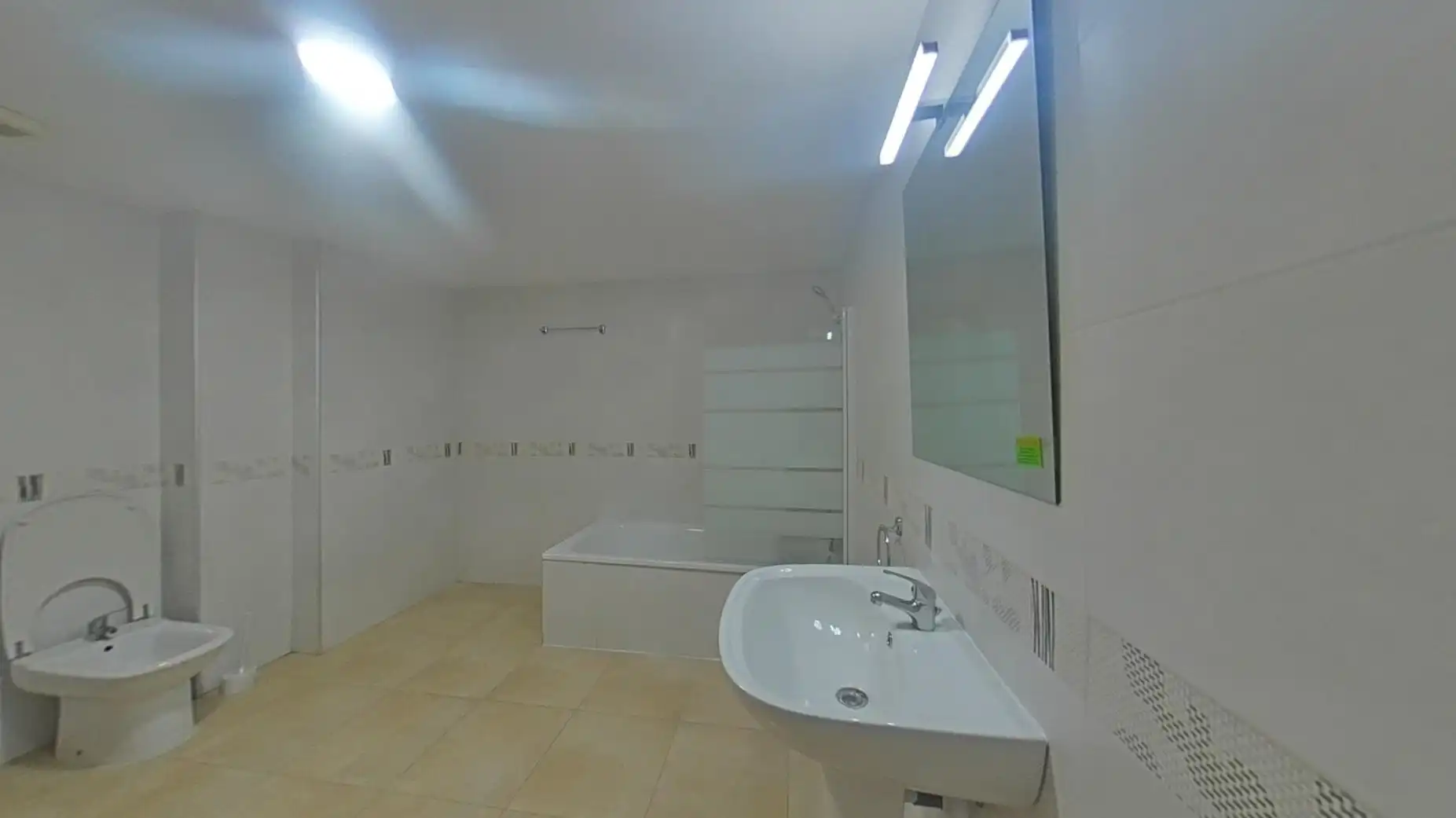 Bathroom of Duplexes for sale in Santa Coloma de Gramenet  with Heating
