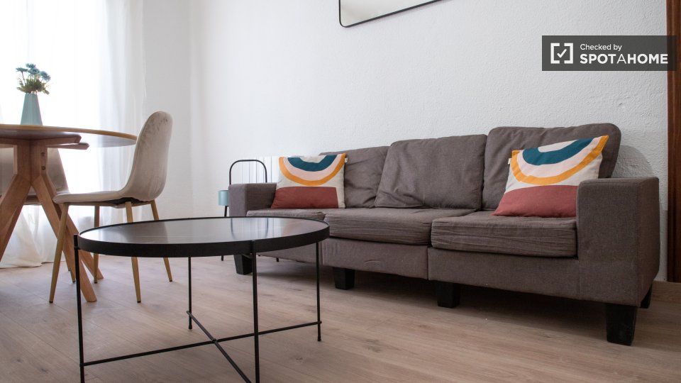 Living room of Flat to rent in  Madrid Capital  with Air Conditioner, Heating and Furnished