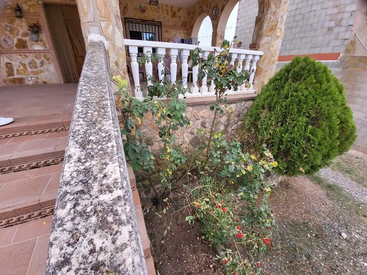 Jardín de Casa o chalet en venta en Sisante con Calefacción, Jardín privado y Terraza
